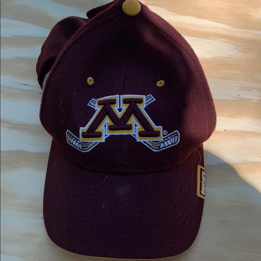 University of Minnesota hockey cap